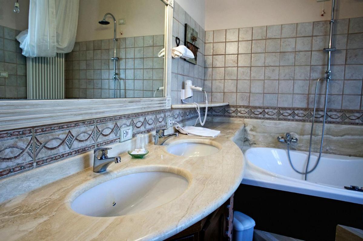 Il Casale Del Ra Guest House Tuoro sul Trasimeno Ruang foto